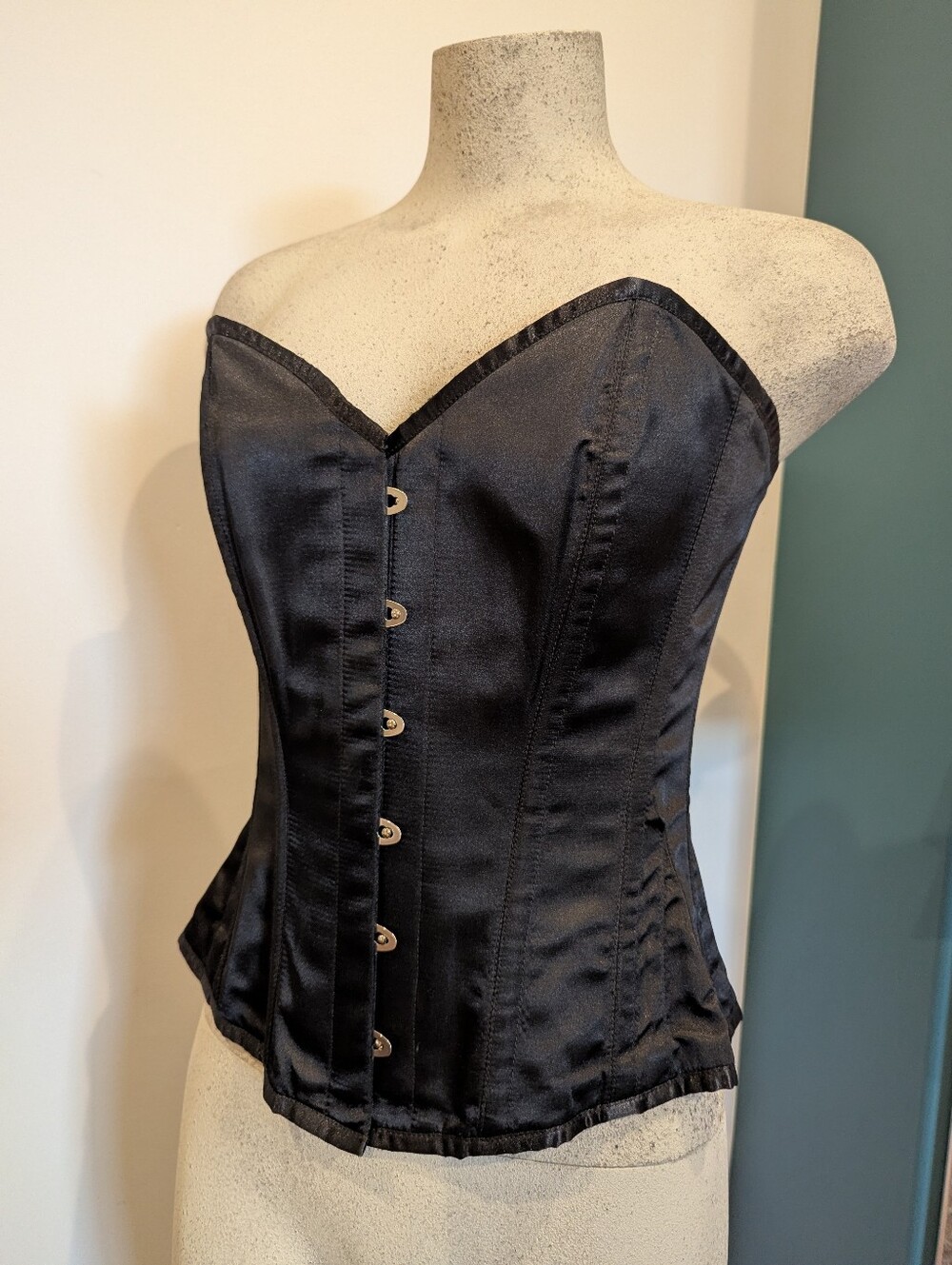 Victorian Overbust Corset For Hourglass Curve Silhouette Size 30 L/XL Like New - Picture 10 of 12